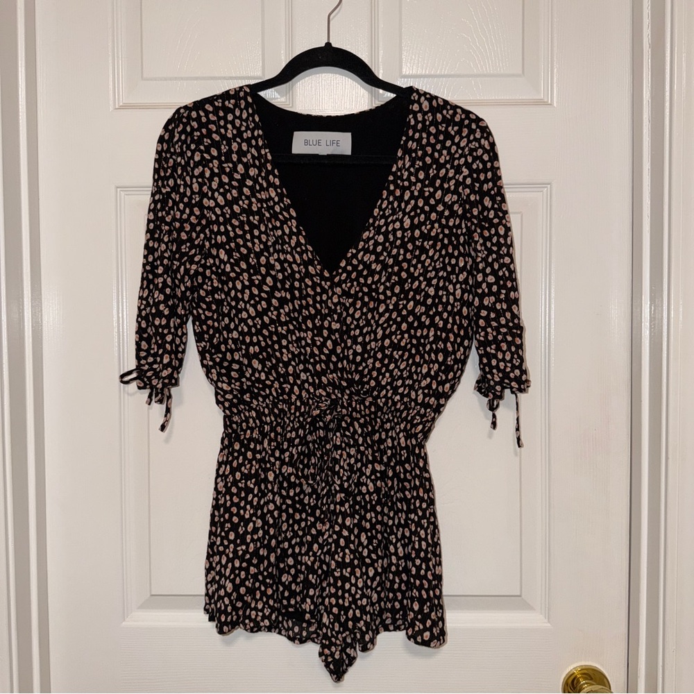 Blue Life Black & Blush Printed V-Neck Short Romper Size XS